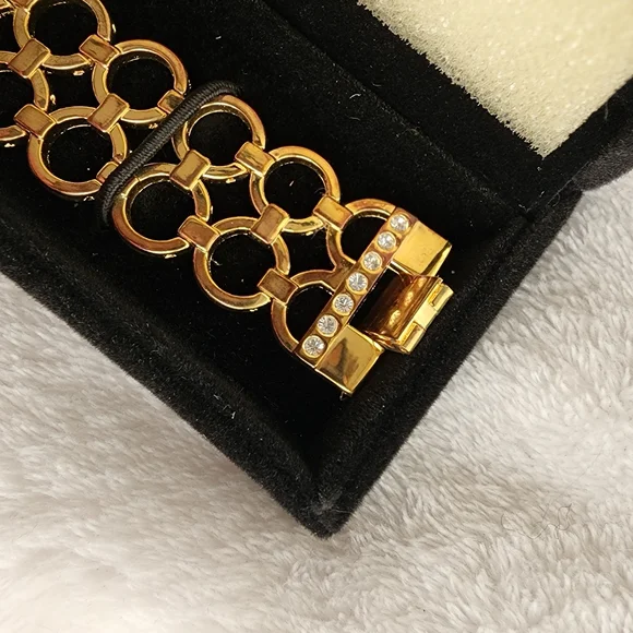 Elizabeth Taylor White Diamonds Watch - Picture 7 of 11